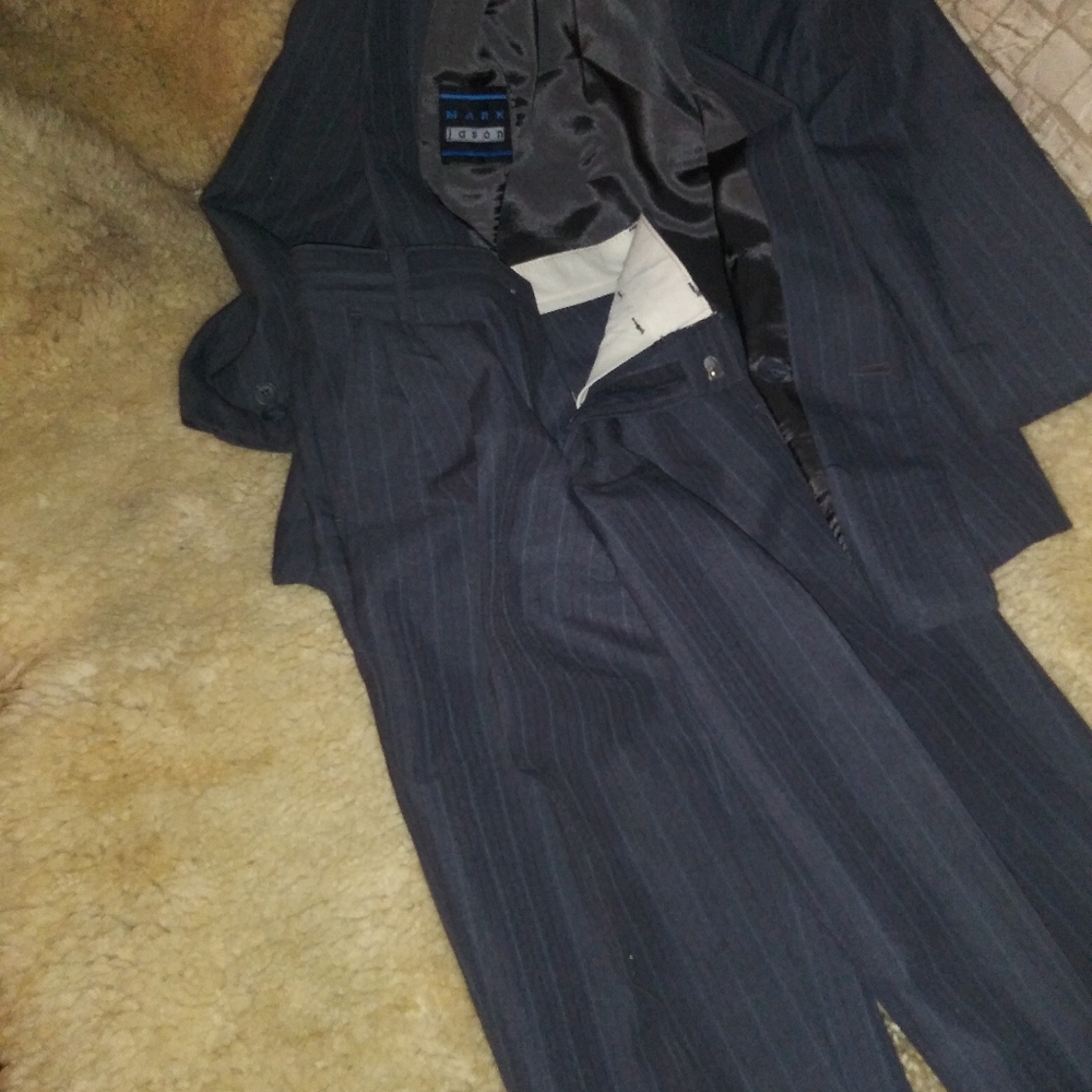 Suit - Picture 2 of 3
